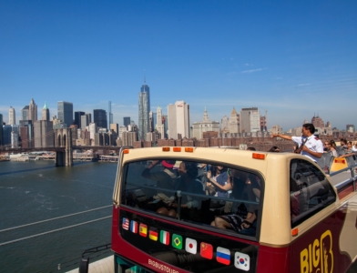 Tráfego De Hora De Rusga Na Expressão Das Queens Do Brooklyn Em Nova Iorque  Com Fundo Solar Imagem de Stock - Imagem de dirigir, viajante: 149316973